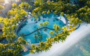 viaggio-mauritius-beachcomber-trou-aux-biches-pool-palme-piscina