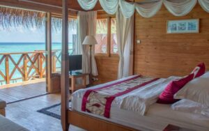 Viaggio-Maldive-Fihalhohi-Island-Resort-camera-overwater-prezzo