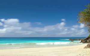 viaggio-seychelles-fisherman's-cove-resort-spiaggia-prezzo (2)