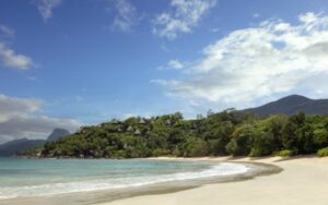 viaggio-seychelles-anantara-maia-villas-spiaggia-mare-agenzia