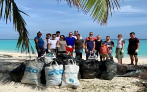 The Barefoot eco hotel Maldive agenzia viaggi pulizia spiaggia ecosostenibile